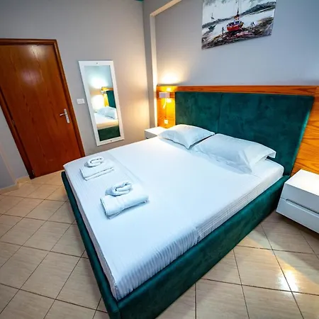 House * 卡萨米尔